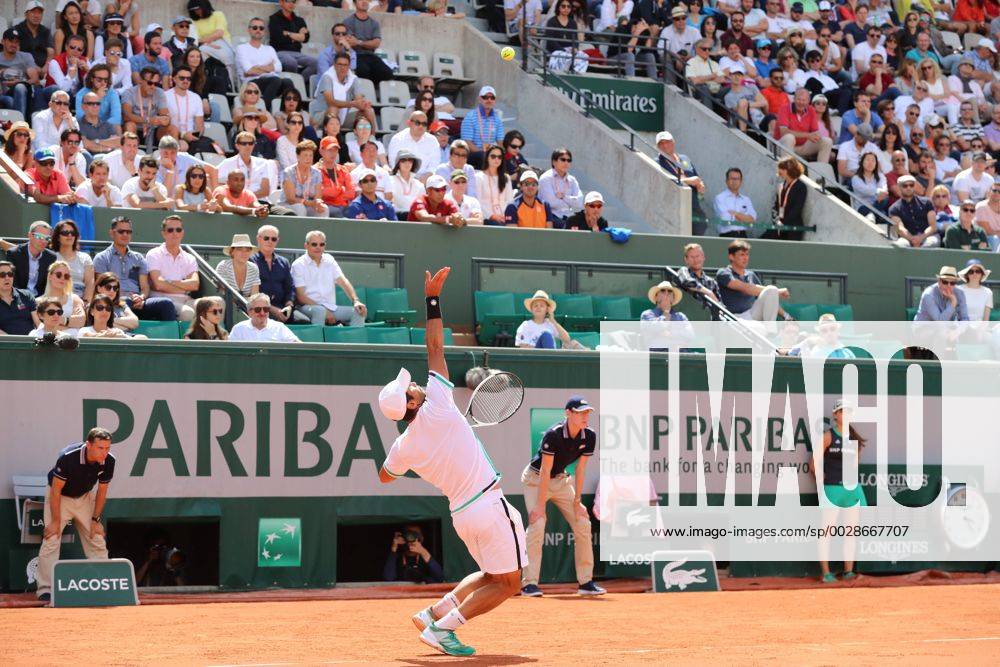 Spanish tennis player Fernando Verdasco is in action during his 1 8th final match at the ATP Tennis Herren French Open in Roland Garros Stadium vs Japanese tennis player Kei Nishikori on Jun 5, 2017 in Paris, France. (54938558)