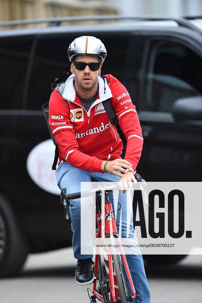 - SPORT Sebastian Vettel (Scuderia Ferrari) mit Fahrrad, Grosser Preis von Kanada 2017, Freies Training, Motorsport, Formel 1, 09.06.2017, Montreal