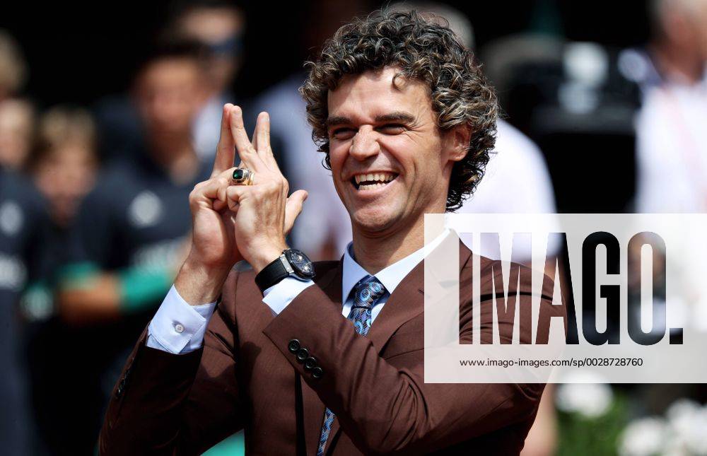 TENNIS - ATP Tennis Herren French Open 2017 PARIS,FRANCE,11.JUN.17 - TENNIS - ATP World Tour, Roland Garros, French Open, Grand Slam, final. Image shows Gustavo Kuerten. GEPAxpictures xMatthiasxHauer
