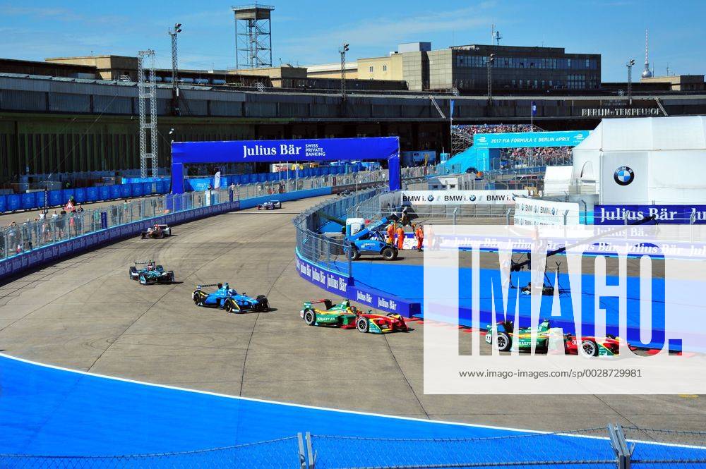 Lucas di Grassi (Brasilien) vor Daniel Abt (Deutschland) und Nicolas Prost (Frankreich) - Formel E WM 2017 - ePrix von Deutschland in Berlin