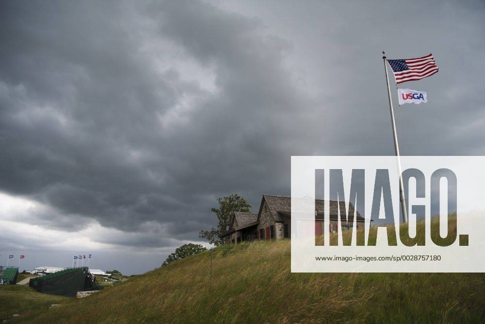 Ett oväder drar in över golfbanan Erin Hills inför golfturneringen US Open den 14 juni 2017 i Hartford.