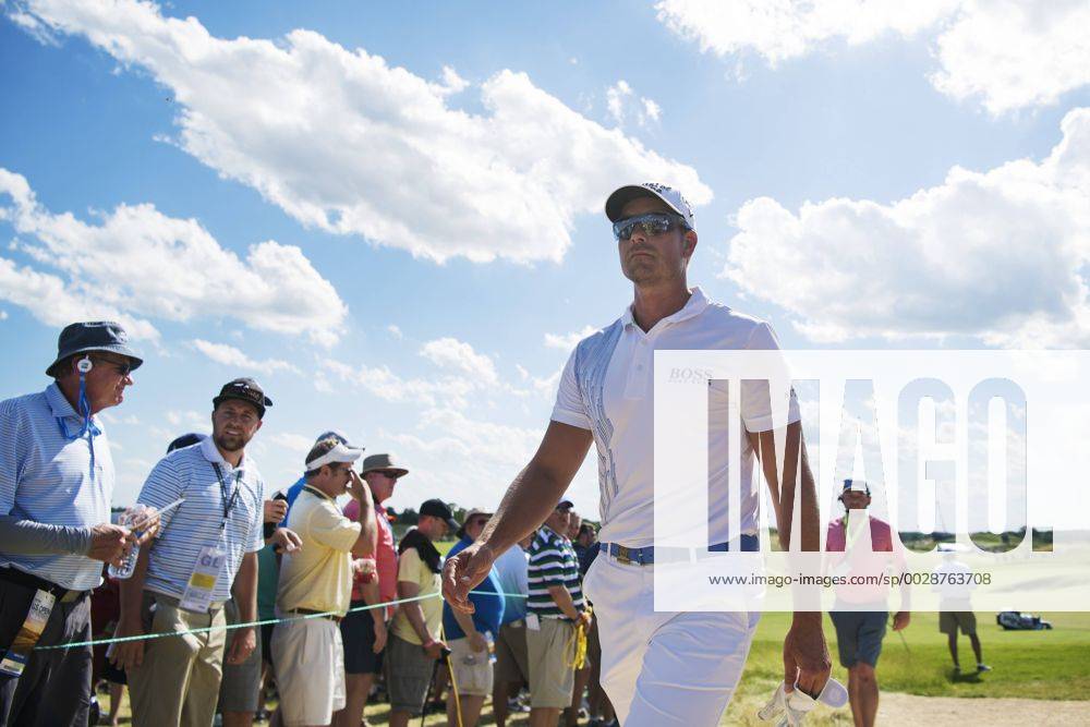 Sveriges Henrik Stenson under första omgangen i golfturneringen US Open den 15 juni 2017 i Hartford.