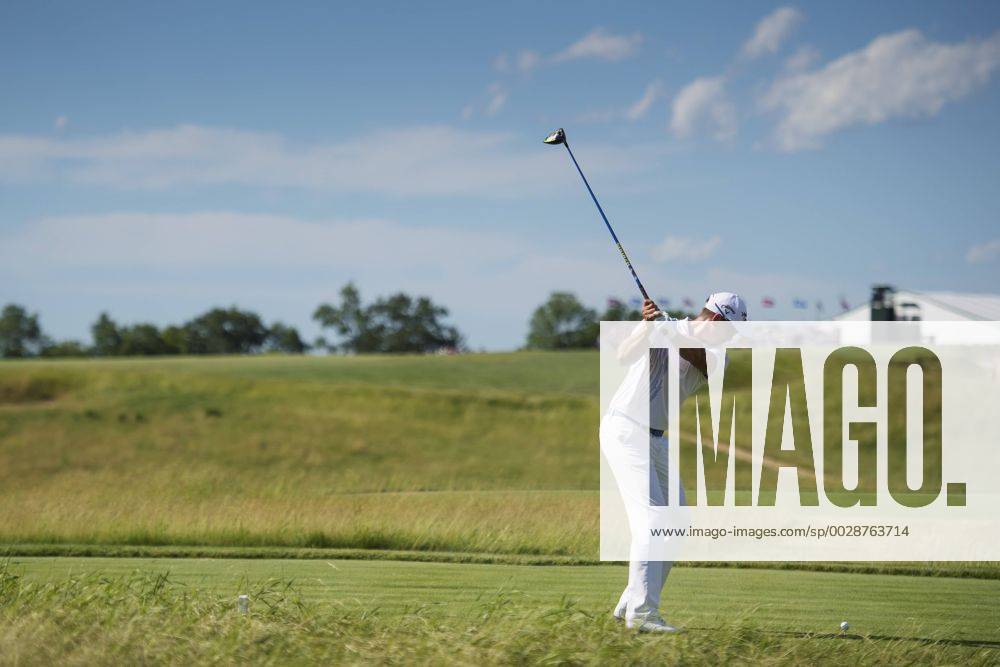 Sveriges Henrik Stenson under första omgangen i golfturneringen US Open den 15 juni 2017 i Hartford.