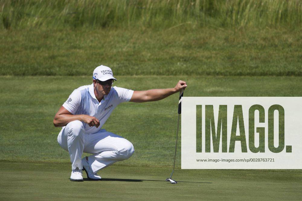 Sveriges Henrik Stenson under första omgangen i golfturneringen US Open den 15 juni 2017 i Hartford.