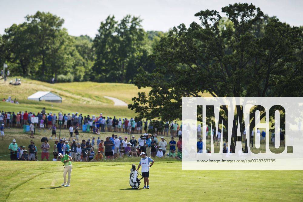 Sydafrikas Charl Schwartzel under första omgangen i golfturneringen US Open den 15 juni 2017 i Hartford.