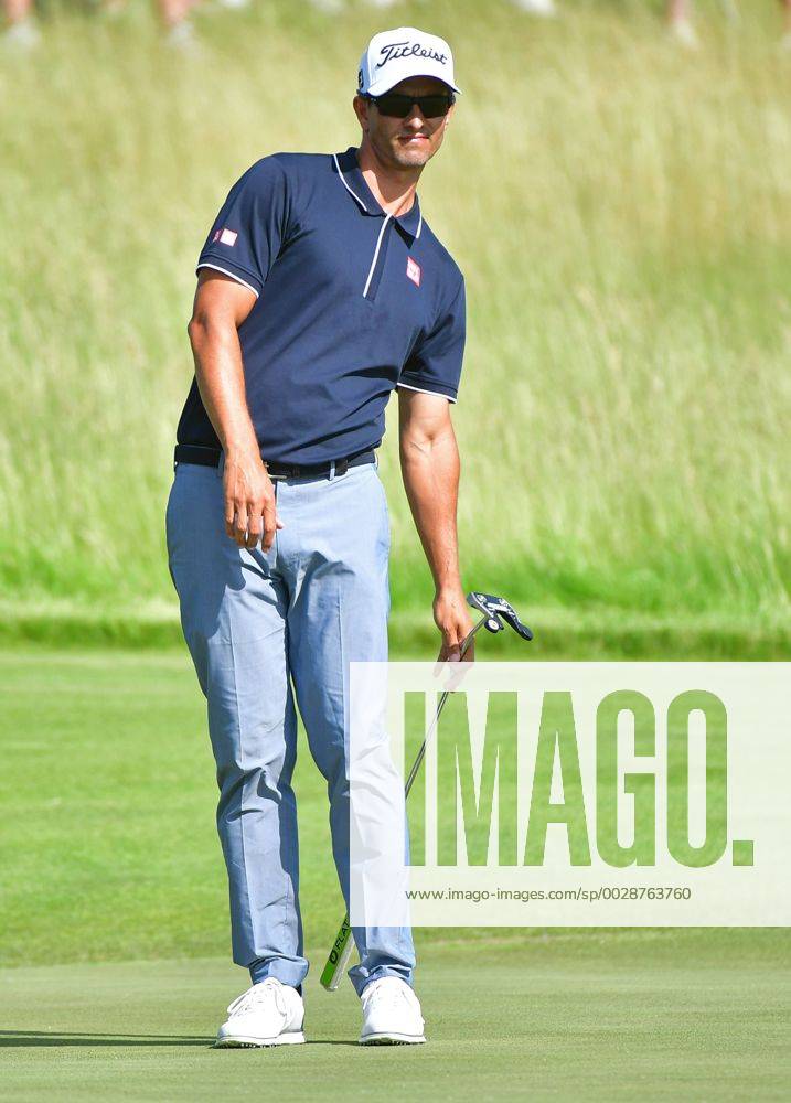 Adam Scott reacts to a missed putt on the 10th green during round 1 of the 117th U.S. Open golf tournament at Erin Hill golf course in Erin, Wisconsin on June 15, 2017. WIS20170615352 KEVINxDIETSCH