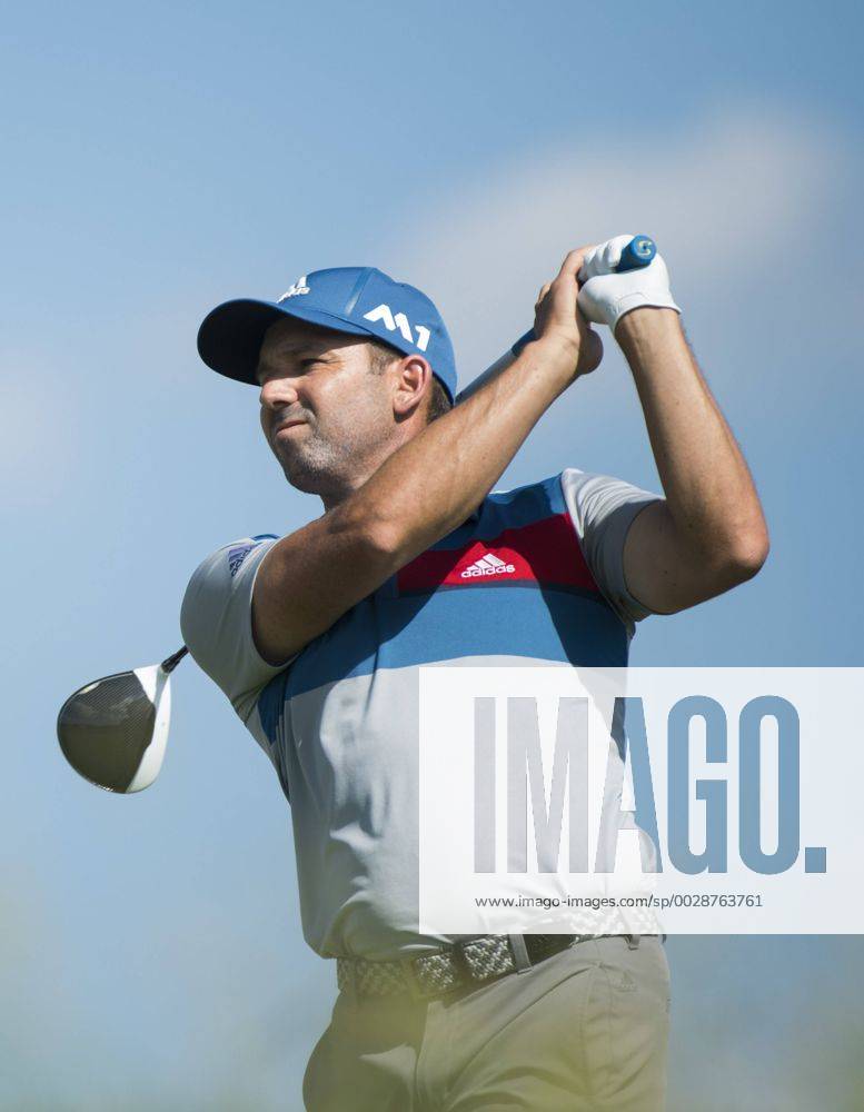 Sergio Garcia hits off of the 10th tee during round 1 of the 117th U.S. Open golf tournament at Erin Hill golf course in Erin, Wisconsin on June 15, 2017. WIS20170615353 KEVINxDIETSCH