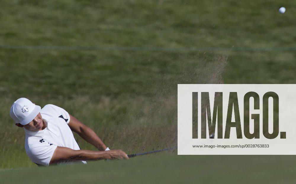 USA - Whee Kim of South Korea chips out of a bunker and onto the 18th green during the first round of the U.S. Open golf tournament Thursday, June 15, 2017 at Erin Hills in Hartford, Wis. He finished the day one over par. US Open - ZUMAm67_ 20170615_zaf_m67_014