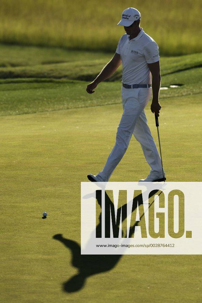 Sveriges Henrik Stenson under första omgangen i golfturneringen US Open den 15 juni 2017 i Hartford.