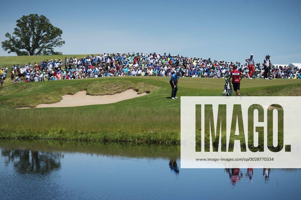 Sveriges Henrik Stenson vid det sista halet för dagen, bana 9, under andra omgangen i golfturneringen US Open den 16 juni 2017 i Hartford.
