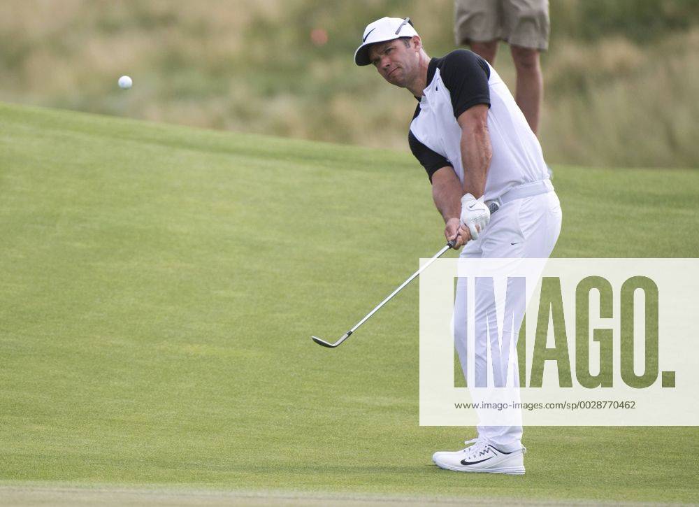Paul Casey chips on the 12th hole during round 2 of the 117th U.S. Open golf tournament at Erin Hill golf course in Erin, Wisconsin on June 16, 2017. WIS20170616310 KEVINxDIETSCH