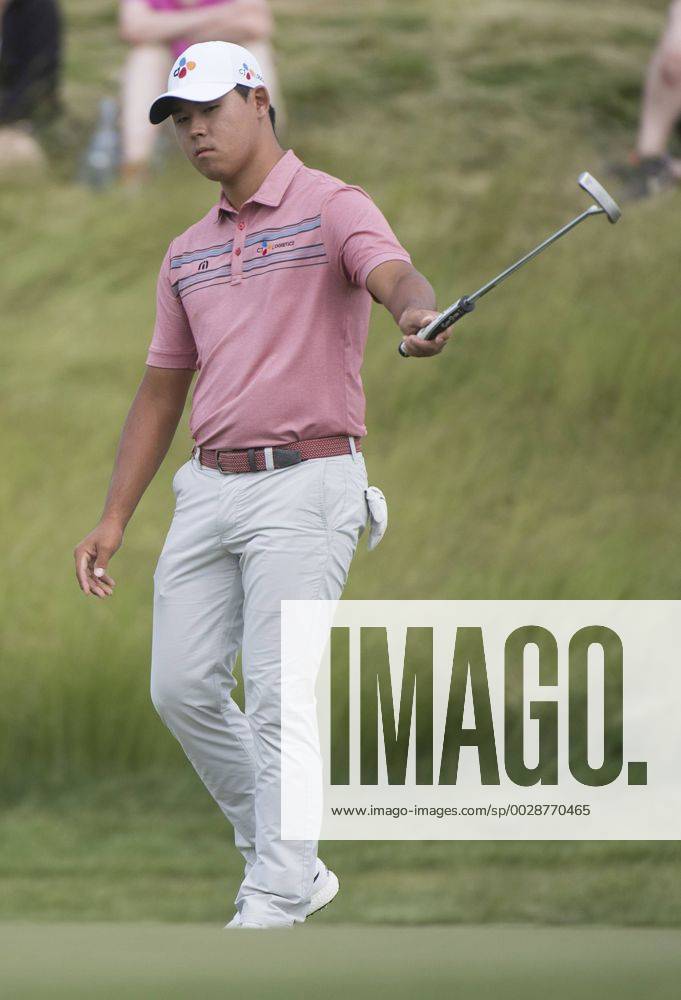 Si Woo Kim celebrates after putting for birdie on the 17th green during round 2 of the 117th U.S. Open golf tournament at Erin Hill golf course in Erin, Wisconsin on June 16, 2017. WIS20170616313 KEVINxDIETSCH