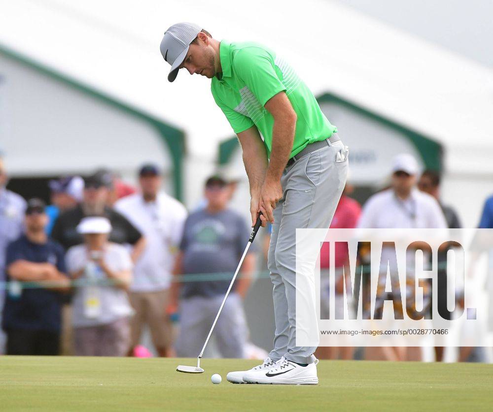 Russell Henley putts on the 17th green during round 2 of the 117th U.S. Open golf tournament at Erin Hill golf course in Erin, Wisconsin on June 16, 2017. WIS20170616314 KEVINxDIETSCH