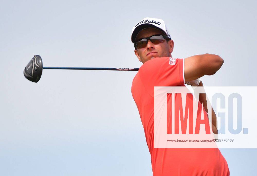 Adam Scott drives off the 18th tee during round 2 of the 117th U.S. Open golf tournament at Erin Hill golf course in Erin, Wisconsin on June 16, 2017. WIS20170616316 KEVINxDIETSCH