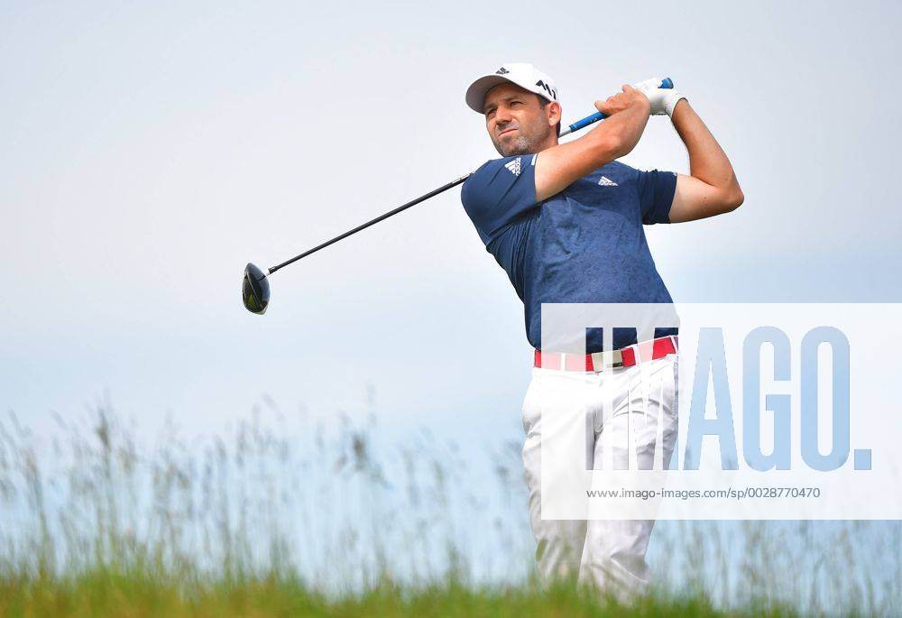Sergio Garcia drives off the 18th tee during round 2 of the 117th U.S. Open golf tournament at Erin Hill golf course in Erin, Wisconsin on June 16, 2017. WIS20170616318 KEVINxDIETSCH