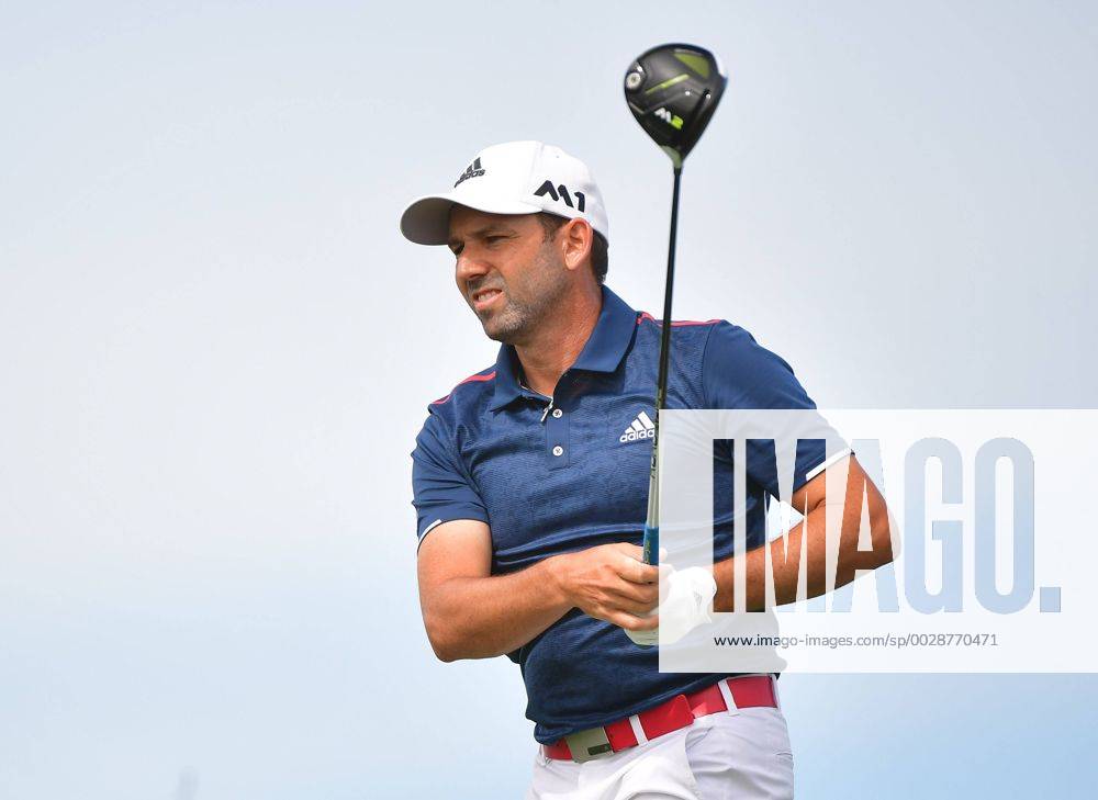 Sergio Garcia drives off the 18th tee during round 2 of the 117th U.S. Open golf tournament at Erin Hill golf course in Erin, Wisconsin on June 16, 2017. WIS20170616319 KEVINxDIETSCH