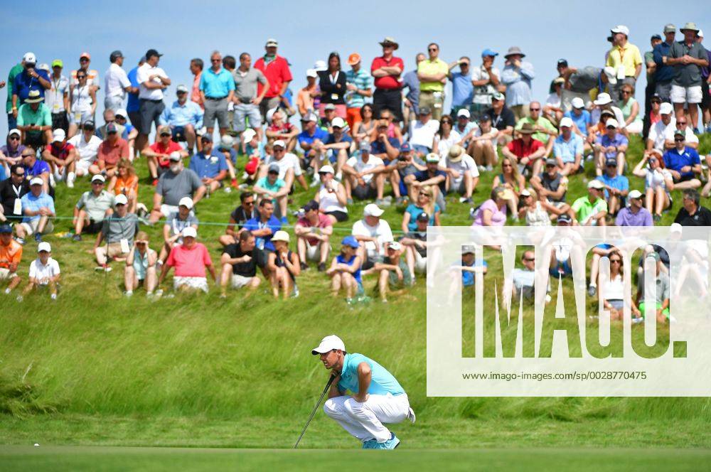 - SPORT Rory McIlroy lines up a putt on the 17th green during round 2 of the 117th U.S. Open golf tournament at Erin Hill golf course in Erin, Wisconsin on June 16, 2017. WIS20170616323 KEVINxDIETSCH