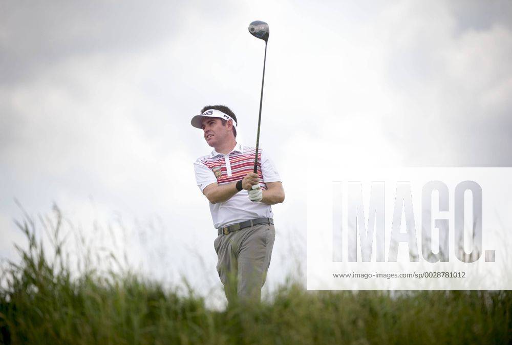 Louis Oosthuizen hits off the 118th tee during round 3 of the 117th U.S. Open golf tournament at Erin Hill golf course on June 17, 2017 in Erin, Wisconsin. WIS20170617312 KEVINxDIETSCH