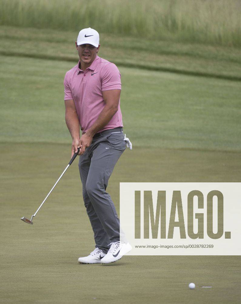 Brooks Koepka reacts to a missed putt on the 11th green during round 3 of the 117th U.S. Open golf tournament at Erin Hill golf course on June 17, 2017 in Erin, Wisconsin. WIS20170617331 KEVINxDIETSCH