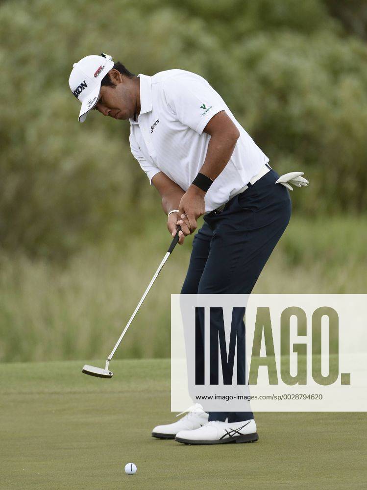 Hideki Matsuyama of Japan misses a birdie putt attempt on No. 1 but manages par during the final round of the 117th U.S. Open golf tournament at Erin Hill golf course on June 17, 2017, in Erin, Wisconsin. WIS20170618520 BRIANxKERSEY