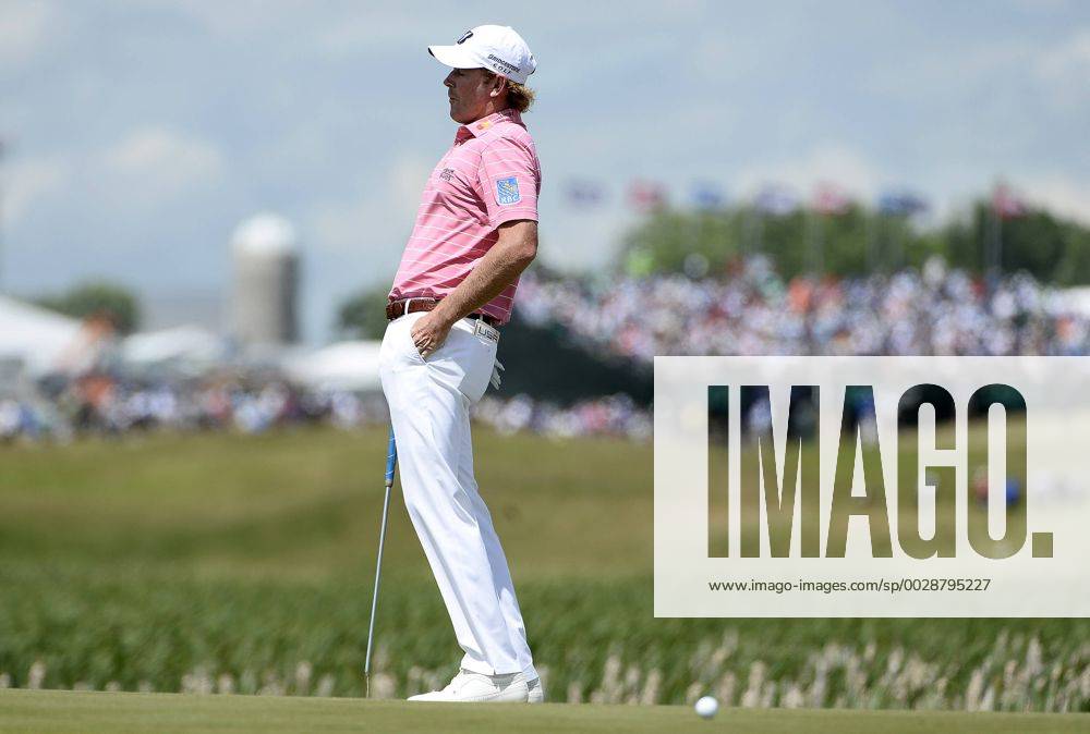 Brandt Snedeker reacts after missing a putt on the first hole during the final round of the 117th U.S. Open golf tournament at Erin Hills golf course on June 18, 2017, in Erin, Wisconsin. WIS20170618512 BRIANxKERSEY