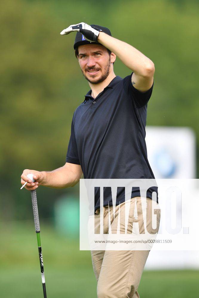 Skistar Felix NEUREUTHER, Aktion,Einzelbild,angeschnittenes Einzelmotiv,Halbfigur,halbe Figur. ProAm ,GOLF,BMW International Open 2017 am 21.06.2017 in Muenchen Eichenried.