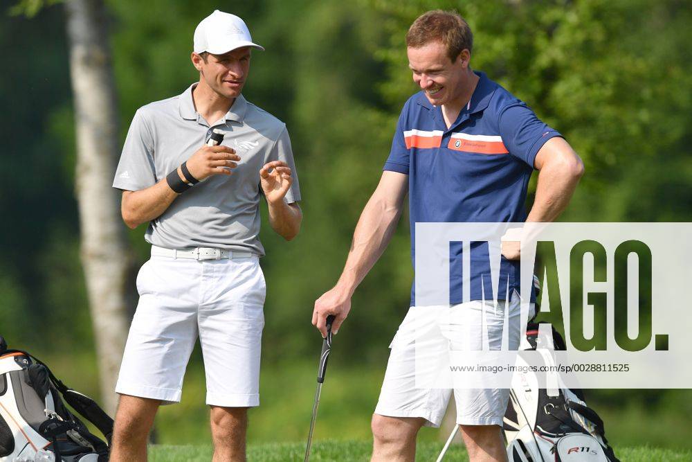 V.li:Thomas MUELLER (MÜLLER,Bayern Muenchen) mit Rodelas Felix LOCH. ProAm ,GOLF,BMW International Open 2017 am 21.06.2017 in Muenchen Eichenried.