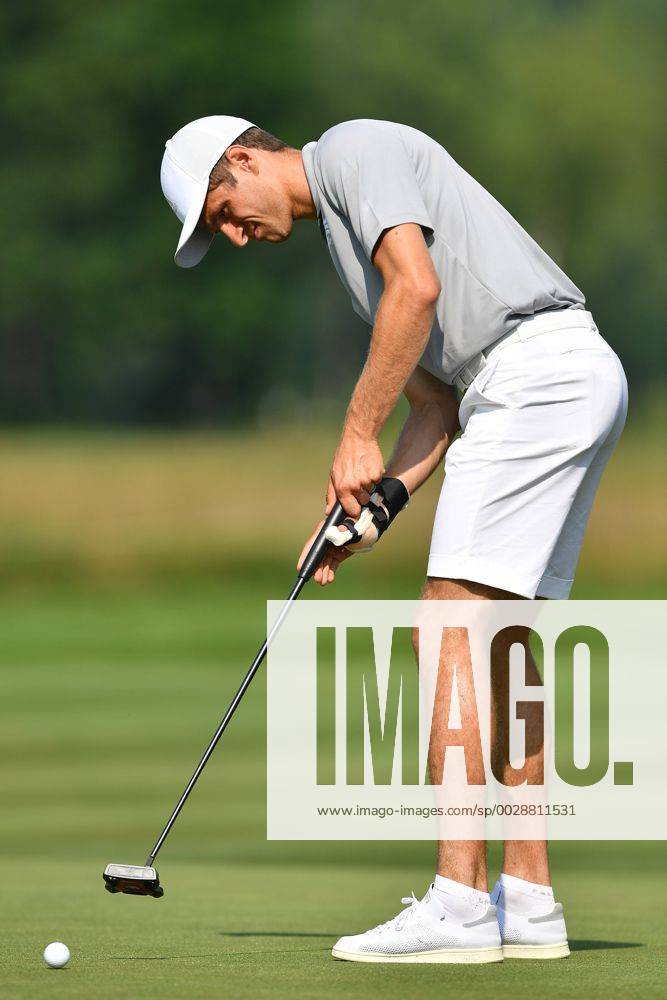 Thomas MUELLER (MÜLLER,Bayern Muenchen) mit Daumenschiene,Verband, Aktion,Einzelaktion, Einzelbild,Freisteller,Ganzkoerperaufnahme,ganze Figur. ProAm ,GOLF,BMW International Open 2017 am 21.06.2017 in Muenchen Eichenried.