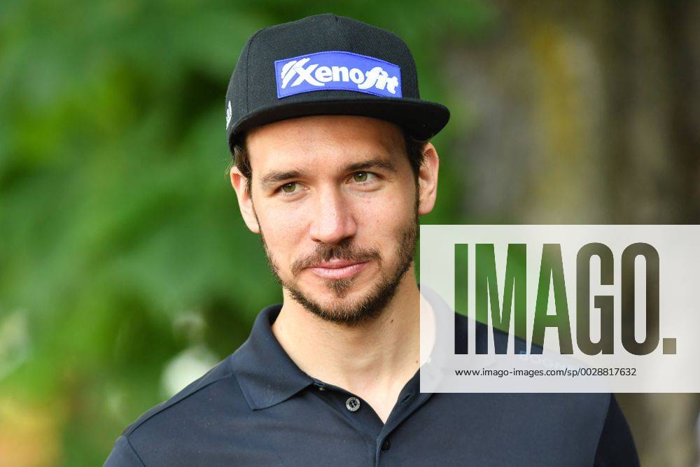 Felix NEUREUTHER,GER,Ski Alpin, Aktion,Einzelbild,angeschnittenes Einzelmotiv,Portraet,Portrait,Porträt, ProAm ,GOLF,BMW International Open 2017 am 21.06.2017 in Muenchen Eichenried.