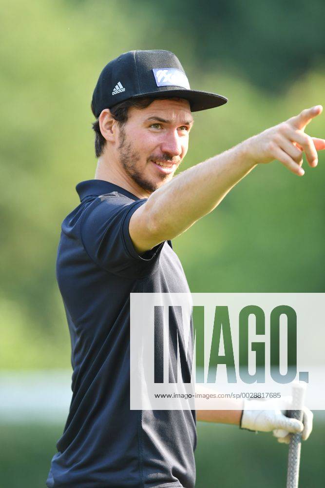 Felix NEUREUTHER,GER,Ski Alpin, Gestik, Aktion,Einzelbild,angeschnittenes Einzelmotiv, Halbfigur,halbe Figur. ProAm ,GOLF,BMW International Open 2017 am 21.06.2017 in Muenchen Eichenried.