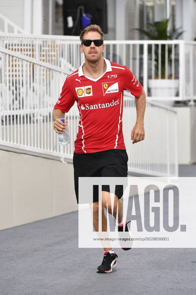 Ambiente en el circuito de Bakú antes del Gran Premio de Azerbaiyán. En la imagen, Sebastian Vettel. Atmosphere at Bakú circuit before the Grand Prix of Azerbaijan. In this picture, Sebastian Vettel. RV RACING PRESS