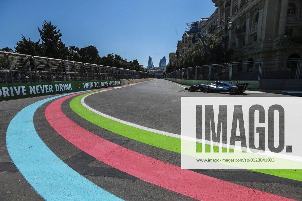 Motorsports: FIA Formula One World Championship WM Weltmeisterschaft 2017, Grand Prix of Europe, 44 Lewis Hamilton (GBR, Mercedes AMG Petronas Formula One Team), Baku Azerbaijan ZWEIx