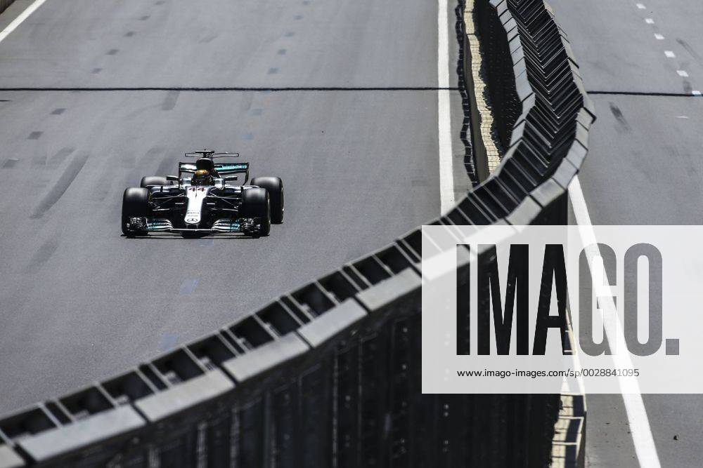 Motorsports: FIA Formula One World Championship WM Weltmeisterschaft 2017, Grand Prix of Europe, 44 Lewis Hamilton (GBR, Mercedes AMG Petronas Formula One Team), Baku Azerbaijan ZWEIx