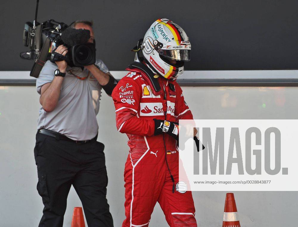 Sebastian Vettel (Scuderia Ferrari) geht enttaeuscht davon, Grosser Preis von Aserbaidschan 2017, Qualifikation, Motorsport, Formel 1, 24.06.2017, Baku