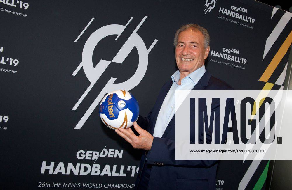 Handball Berlin 28.06.2017 DHB Deutscher Handball Bund Pressekonferenz Weltmeisterschaft Herren Männer WM 2019 in Deutschland und Dänemark Logo der WM Dr. Hassan Moustafa (IHF Präsident)