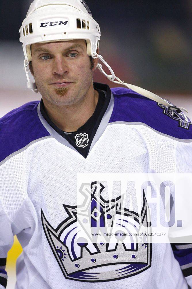Nov 27, 2008 - Calgary, Alberta, Canada - NHL Eishockey Herren USA player profile photo on Los Angeles Kings Kyle Calder during a recent hockey game in Calgary. NHL 2008: Calgary - ZUMA 20081127_mda_m161_1718
