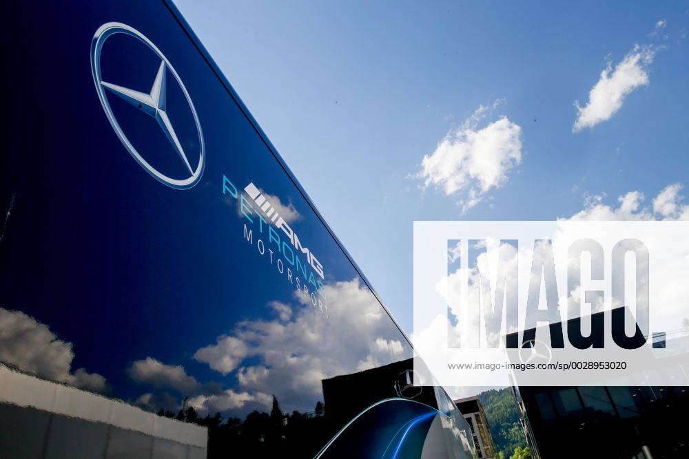 Motorsports: FIA Formula One World Championship WM Weltmeisterschaft 2017, Grand Prix of Austria, Motorhome of Mercedes AMG Petronas F1 Team Spielberg Austria ZWEIx