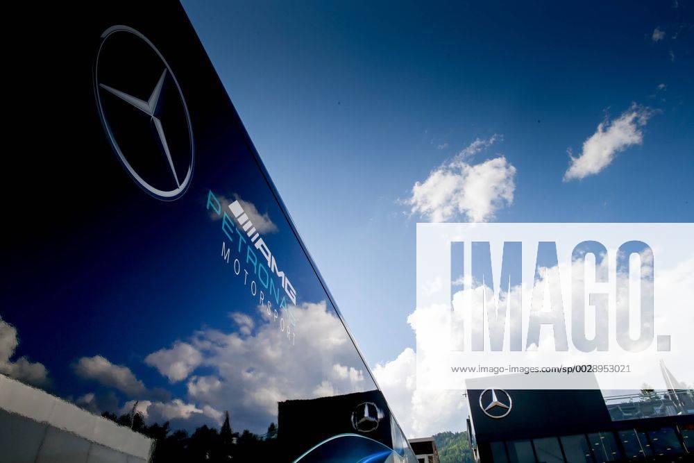 Motorsports: FIA Formula One World Championship WM Weltmeisterschaft 2017, Grand Prix of Austria, Motorhome of Mercedes AMG Petronas F1 Team Spielberg Austria ZWEIx