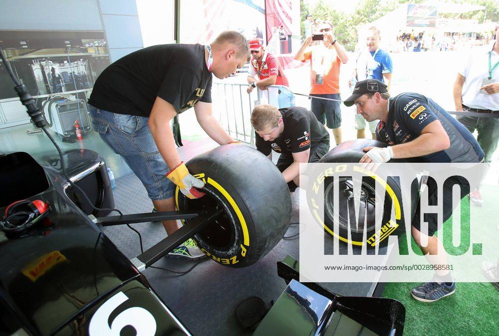 FORMULA 1 - GP of Austria 2017 SPIELBERG,AUSTRIA,07.JUL.17 - MOTORSPORTS, FORMULA 1 - Grand Prix of Austria, Red Bull Ring, free practice. Image shows fans. GEPAxpictures xChristianxWalgram