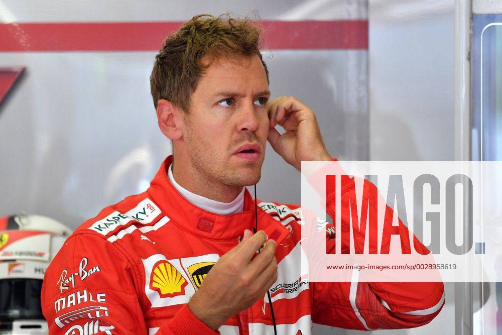 Sebastian VETTEL,GER (Scuderia Ferrari) in der Box,Aktion,Einzelbild, angeschnittenes Einzelmotiv, Portraet,Portrait,Porträt. Formel 1:GP von Oesterreich,1.Training. Red Bull Ring Zeltweg,Spielberg,Saison 2017,am 07.07.2017.