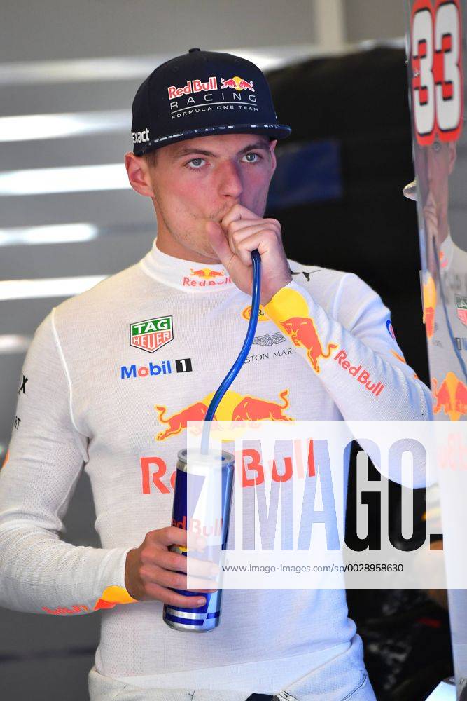 Max VERSTAPPEN ,BEL (Red Bull Racing),Aktion,Einzelbild,angeschnittenes Einzelmotiv,Halbfigur,halbe Figur,in der Box. Formel 1:GP von Oesterreich,1.Training. Red Bull Ring Zeltweg,Spielberg,Saison 2017,am 07.07.2017.