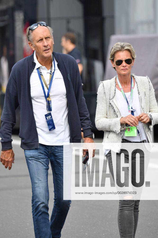 Hans Joachim STUCK (Rennfahrer) mit seiner Ehefrau Uschi im Fahrerlager,Paddock, Qualifying,Formel 1:GP von Oesterreich, Red Bull Ring Zeltweg,Spielberg,Saison 2017,am 08.07.2017.