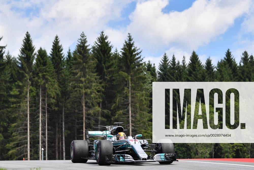 Lewis HAMILTON (GBR,Mercedes AMG Petronas Motorsport),Aktion in seinem Rennwagen, 3.Training, Formel 1:GP von Oesterreich, Red Bull Ring Zeltweg,Spielberg,Saison 2017,am 08.07.2017.