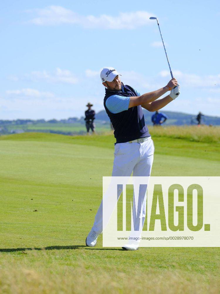 July 8th 2017, Portstewart Golf Club, Portstewart, Northern Ireland; Dubai Duty Free Irish Open Golf Championship, Day 3; Matthew Southgate (ENG) chips onto the 18th green during the third round of the Dubai Duty Free Irish Open Cookex ActionPlus11899100