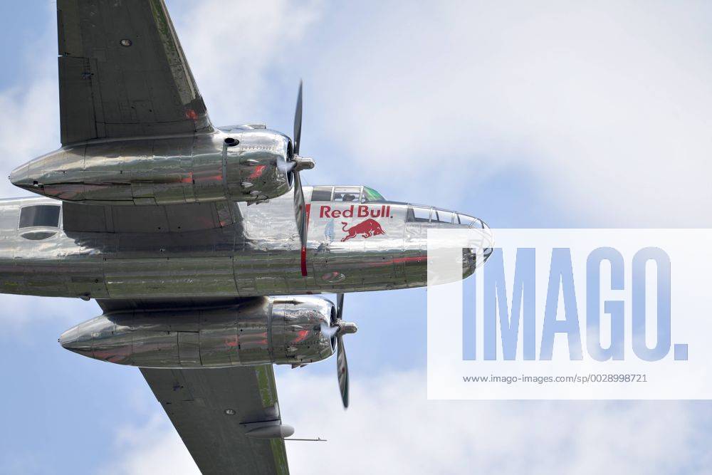 MOTORSPORTS - The Flying Bulls Air Show SPIELBERG,AUSTRIA,09.JUL.17 - MOTORSPORTS - The Flying Bulls Air Show. Image shows shows a plane. GEPAxpictures xMichaelxRiedler
