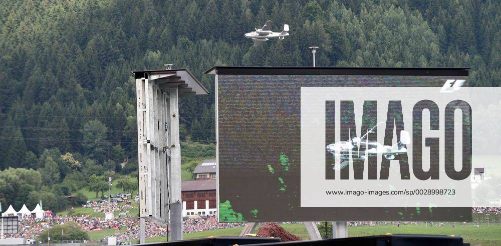 MOTORSPORTS - The Flying Bulls Air Show SPIELBERG,AUSTRIA,09.JUL.17 - MOTORSPORTS - The Flying Bulls Air Show. Image shows shows a plane. GEPAxpictures xMichaelxRiedler