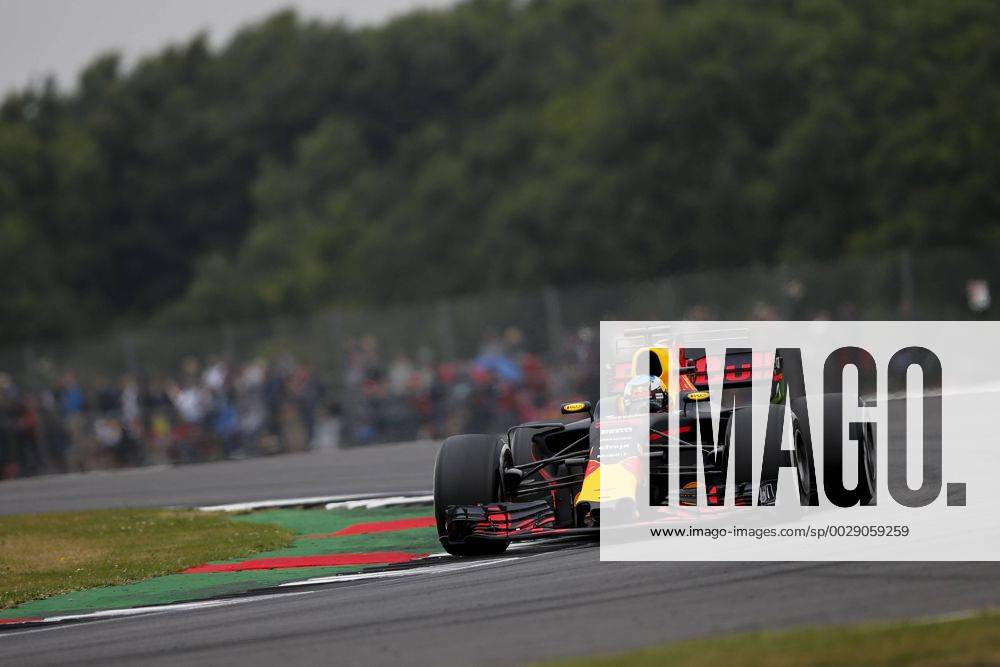 Towcester, United Kingdom - DANIEL RICCIARDO of Australia and Red Bull Racing drives during the third free practice session of the 2017 Formula 1 British Grand Prix in Towcester, United Kingdom. F1 2017 - British Grand Prix - Practice - ZUMAg147 20170715_zap_g147_002