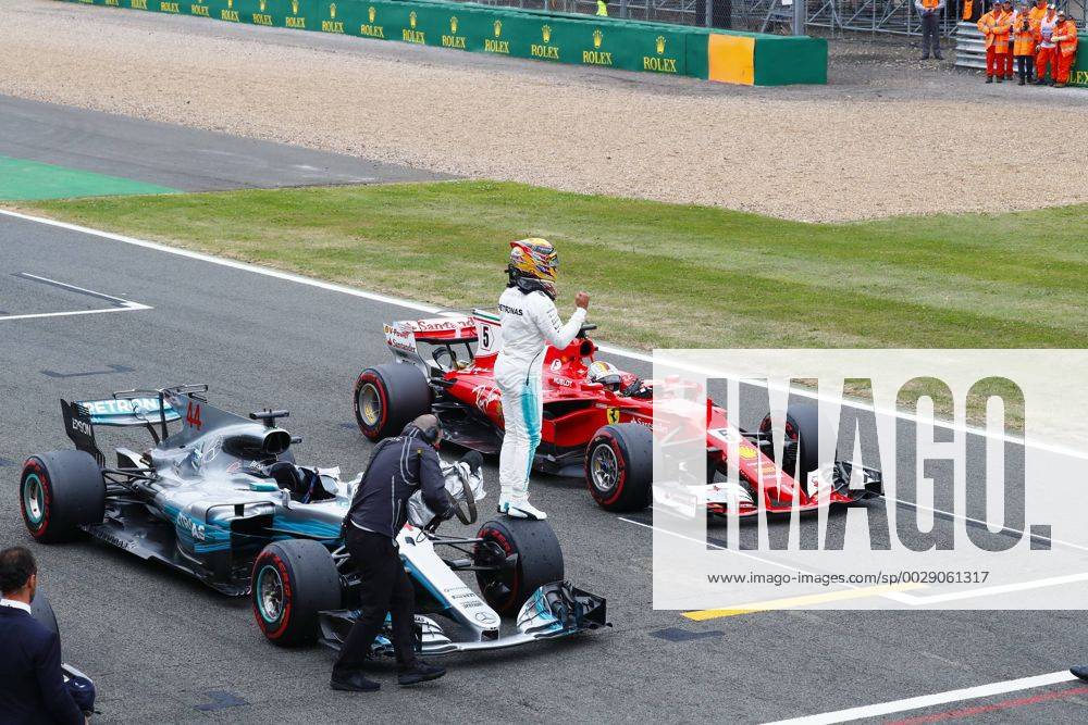 Motorsports: FIA Formula One World Championship WM Weltmeisterschaft 2017, Grand Prix of Great Britain, 44 Lewis Hamilton (GBR, Mercedes AMG Petronas F1 Team), Silverstone Great Britain ZWEIx