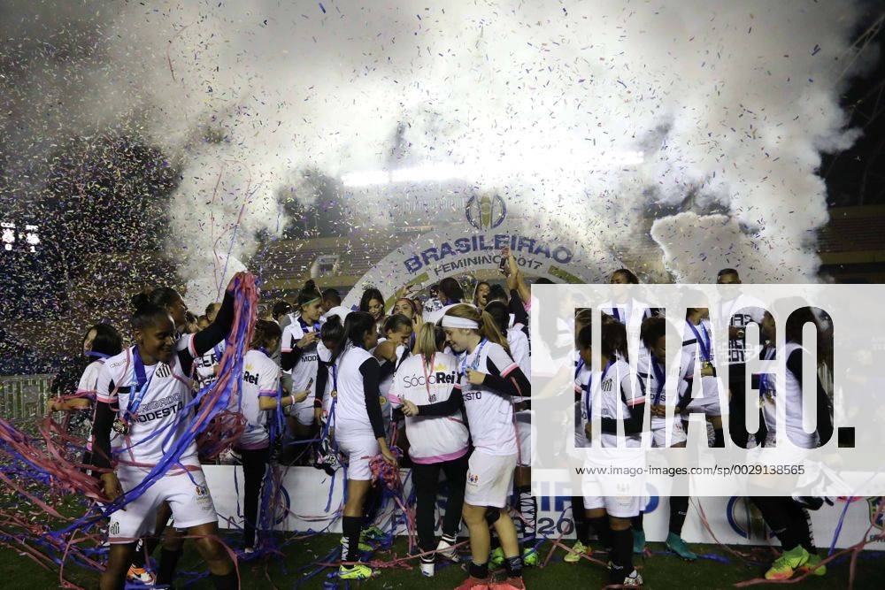 Corinthians x Santos BARUERI, SP - 20.07.2017: CORINTHIANS X SANTOS - Celebration of Santos players of the title of Brazilian Female Champion A-1 after the end of the match between Corinthians and Santos held at Arena Barueri, located in Barueri, SP. The match is valid for the second match of the final of the Brazilian Women& 39;s Chamshonship Series A-1. (Photo: Ricardo Moreira Fotoarena) x1360509x RicardoxMoreira