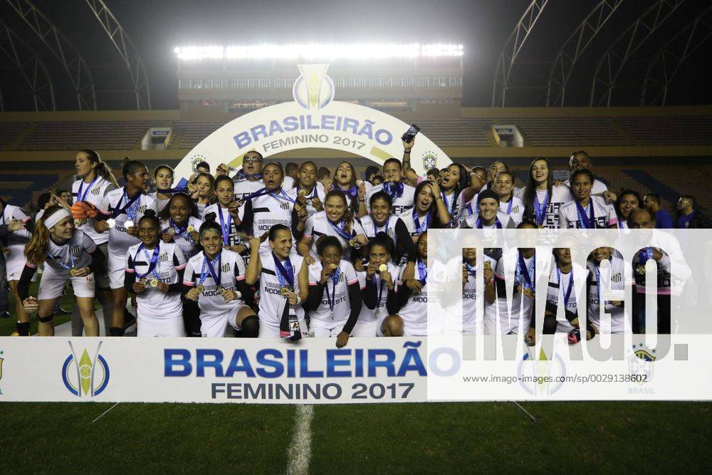 Corinthians x Santos BARUERI, SP - 20.07.2017: CORINTHIANS X SANTOS - Celebration of Santos players of the title of Brazilian Female Champion A-1 after the end of the match between Corinthians and Santos held at Arena Barueri, located in Barueri, SP. The match is valid for the second match of the final of the Brazilian Women& 39;s Chamshonship Series A-1. (Photo: Ricardo Moreira Fotoarena) x1360511x RicardoxMoreira